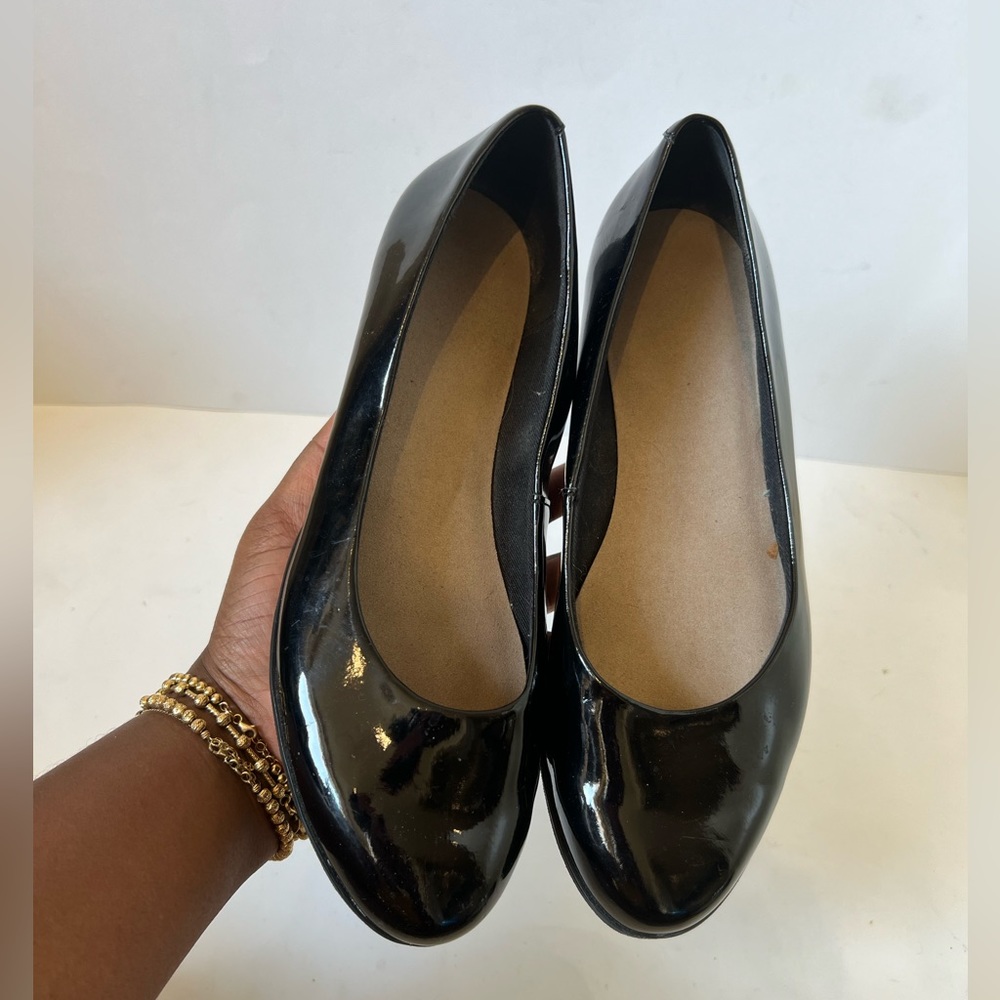 Clark’s size 6 water look black shoe…